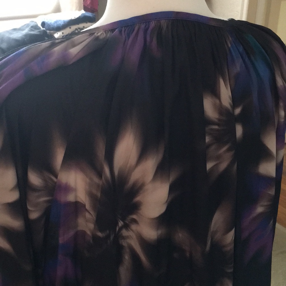 Top - Picture 2 of 4